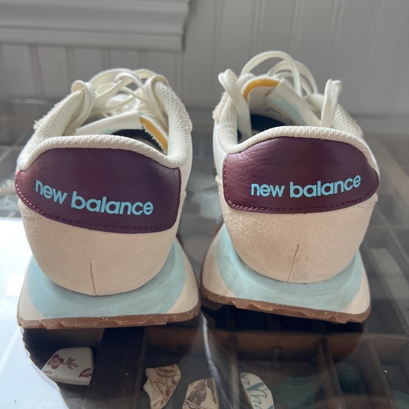 New Balance 237 - Picture 3 of 6